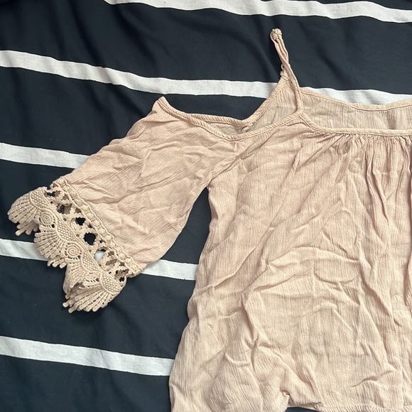 ‼️Off-shoulder Blouse - Picture 2 of 2